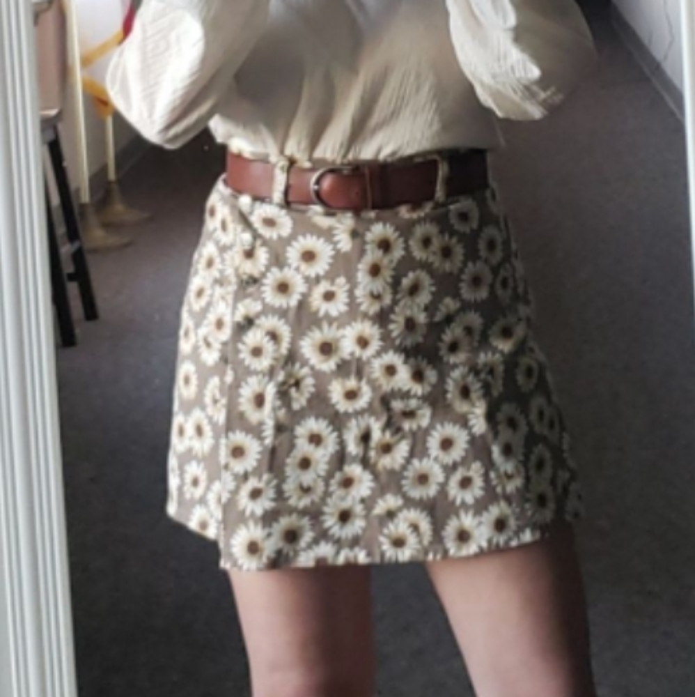 Vtg daisy skort